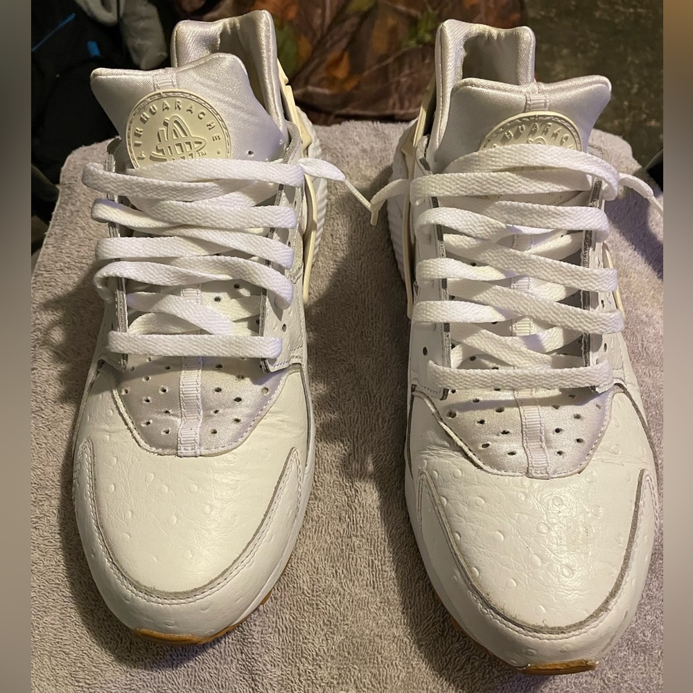 Nike air huarache 2014 white size 11 used